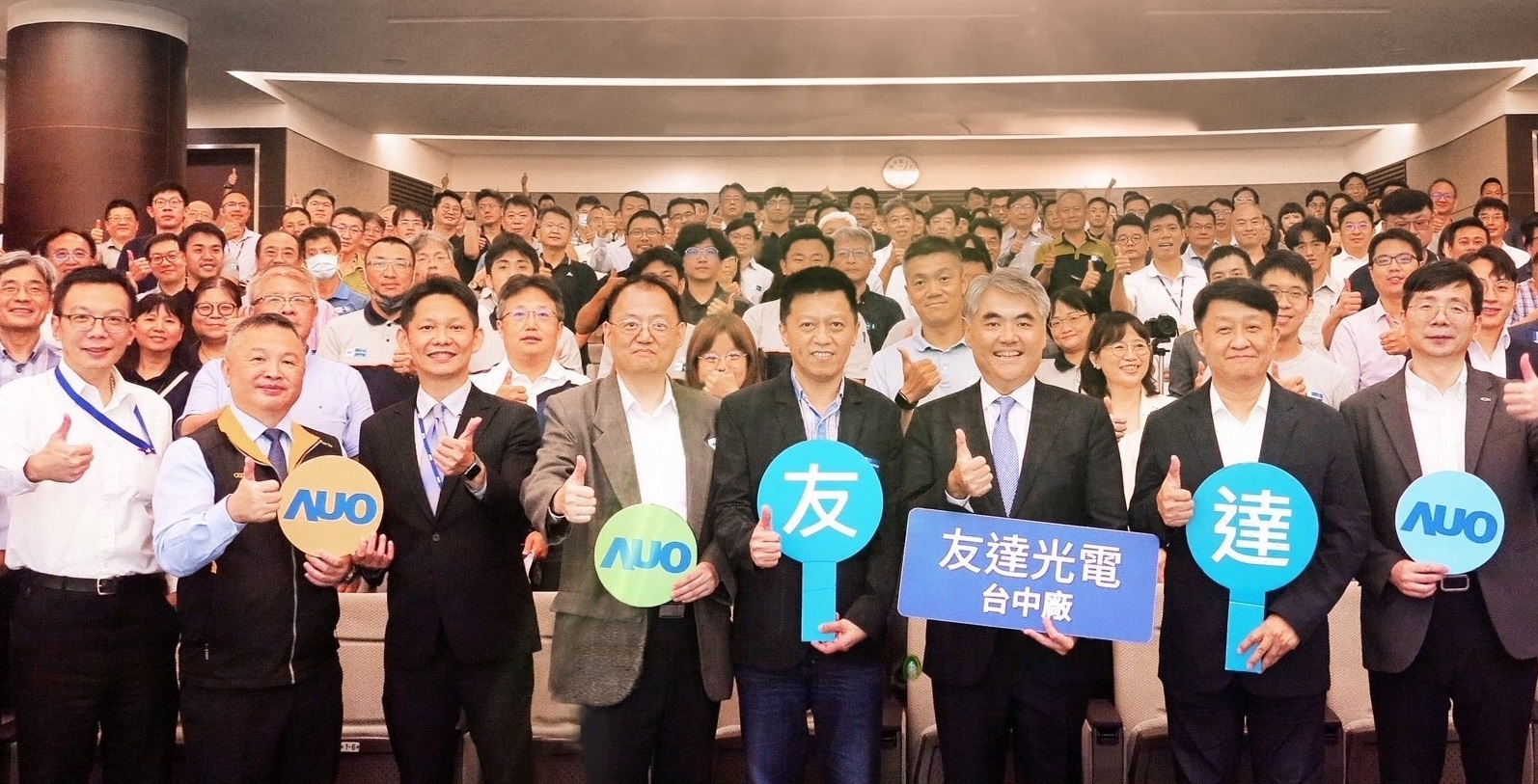 k8凯发(中国)以太陽能解決方案領航者，跨足建築領域，4日在台中廠區舉辦「光電建築一體化研討會」，邀請產業先驅共同推動綠化，打造新一代智慧綠建築。