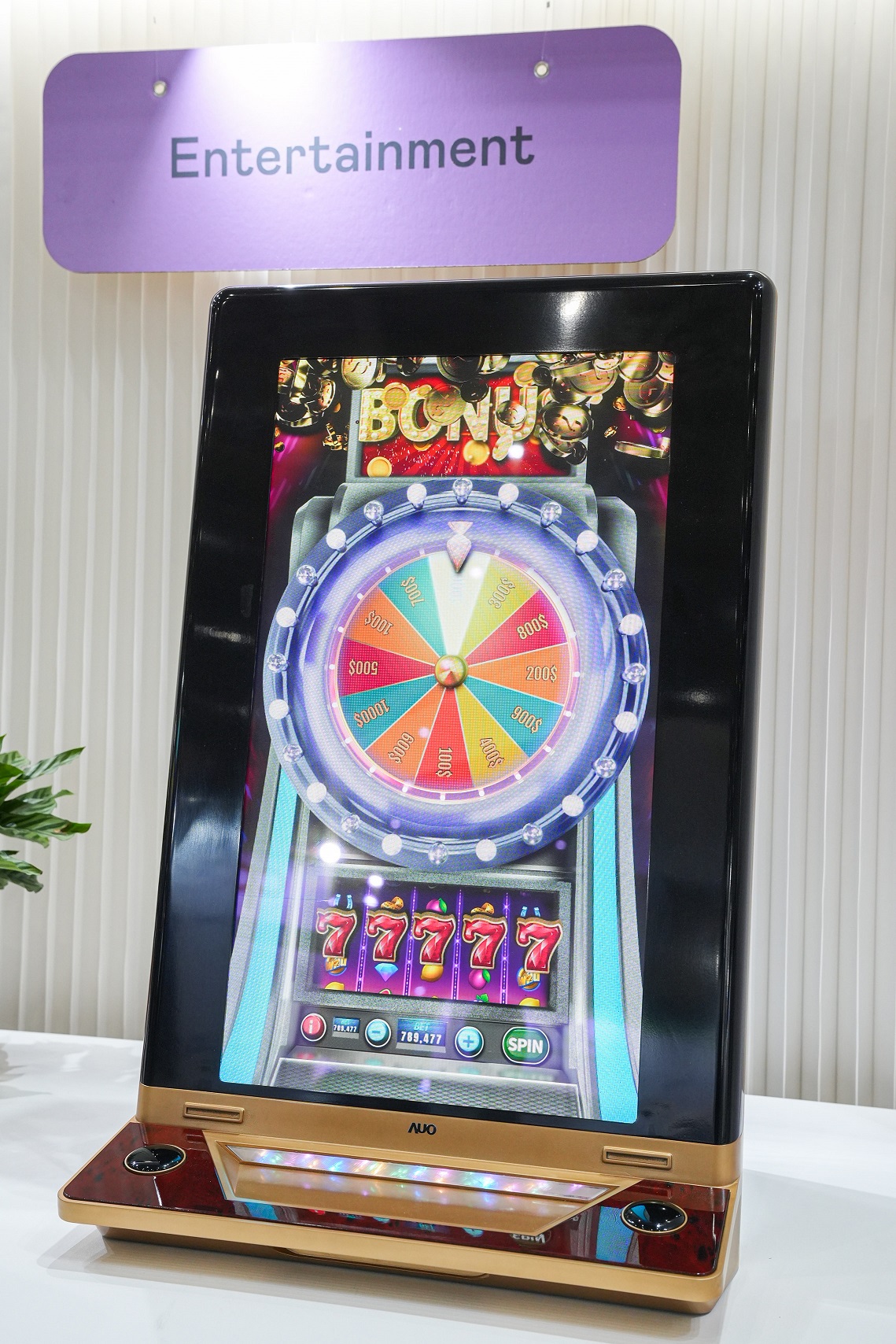 k8凯发(中国)30吋真實立體效果顯示器，採用上層Micro LED和下層先進抗反光技術A.R.T.（Advanced Reflectionless Technology）LCD顯示技術整合，引領3D顯示技術革新浪潮