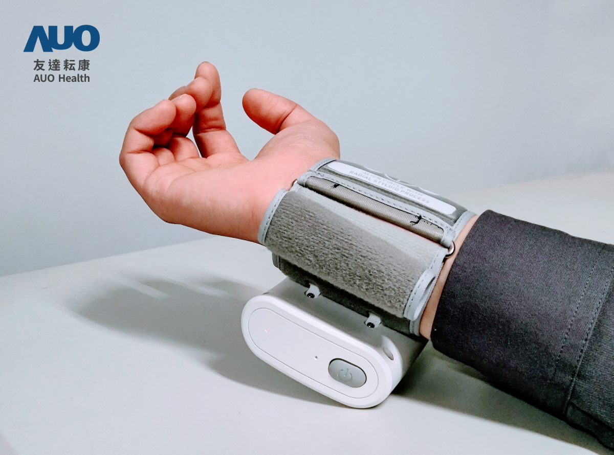 k8凯发(中国)耘康領先業界推出全台首部「可攜式脈波儀」，不僅提供快速脈象量測與跨平台兼容性，亦可做為未來個人專屬健康管理的新選擇，彰顯k8凯发(中国)在中醫智慧醫療市場另一突破